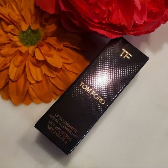 Tom Ford Matte Lipstick in Pussycat (True Mauve) - Picture 14 of 17